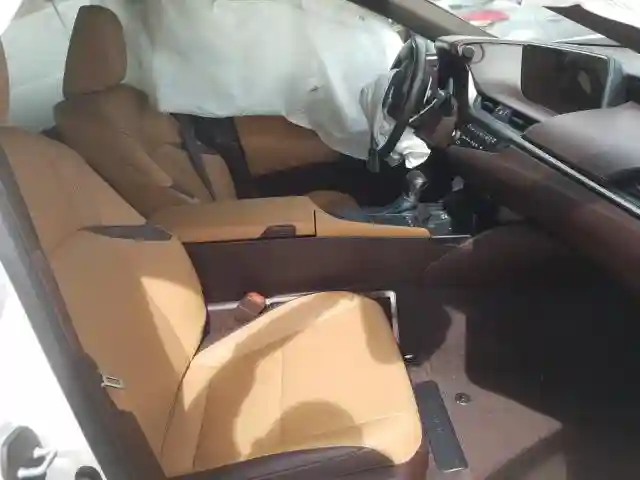 JTHB21B13K2022028 2019 LEXUS ES 300H-4