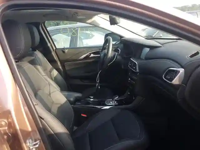 SJKCH5CR9JA002481 2018 INFINITI QX30 PURE-4