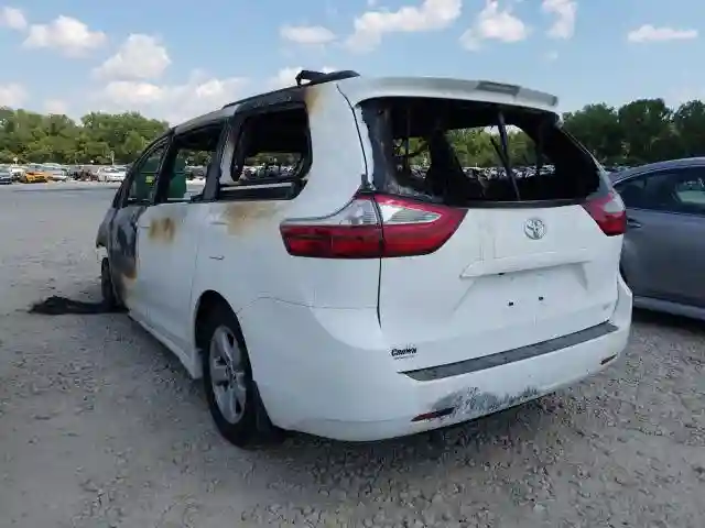 5TDKZ3DC7KS990455 2019 TOYOTA SIENNA LE-2
