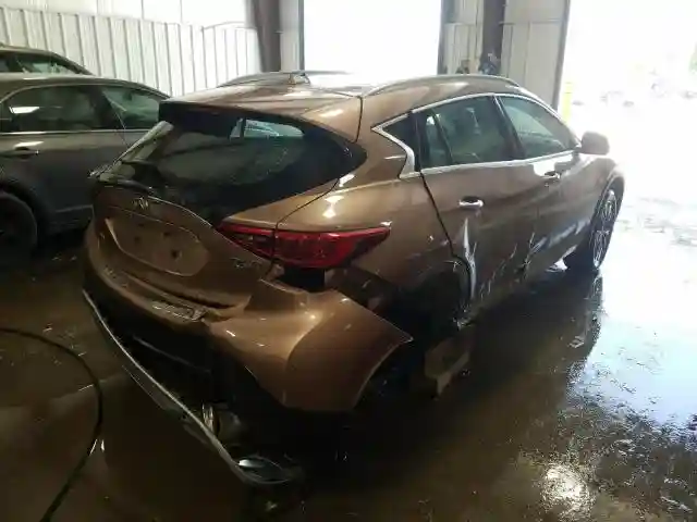 SJKCH5CR9JA002481 2018 INFINITI QX30 PURE-3