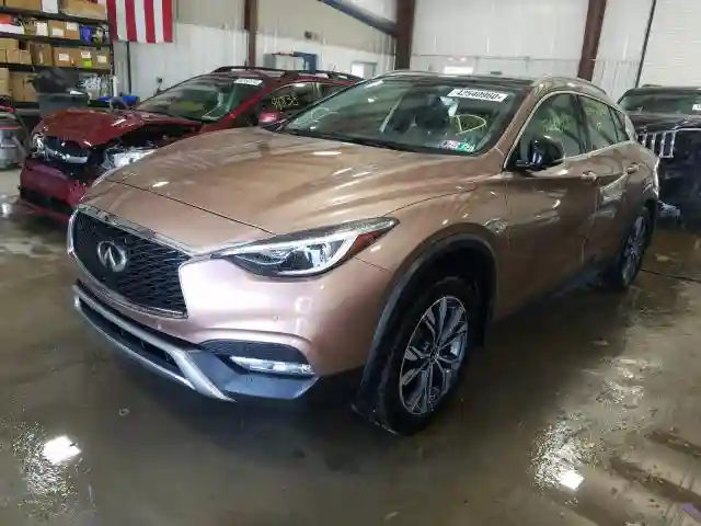 SJKCH5CR9JA002481 2018 INFINITI QX30 PURE-1