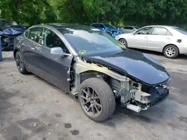 5YJ3E1EA1JF077680 2018 TESLA MODEL 3-0