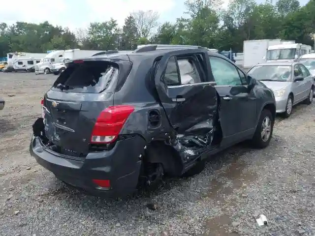 3GNCJLSB8LL205669 2020 CHEVROLET TRAX 1LT-3