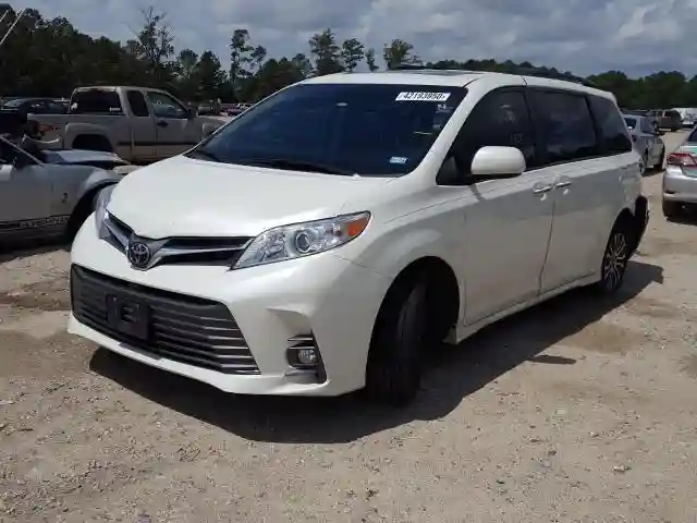 5TDYZ3DC5JS922342 2018 TOYOTA SIENNA XLE-1