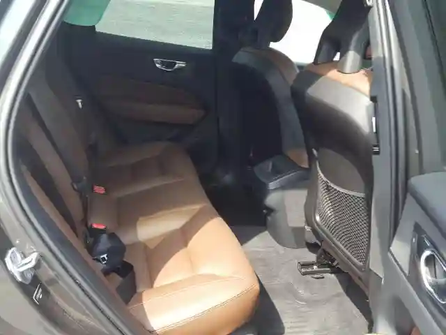 LYV102RK0JB101838 2018 VOLVO XC60 T5-5