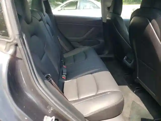 5YJ3E1EA1JF077680 2018 TESLA MODEL 3-5