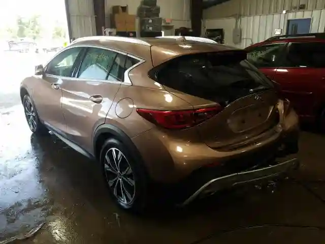 SJKCH5CR9JA002481 2018 INFINITI QX30 PURE-2