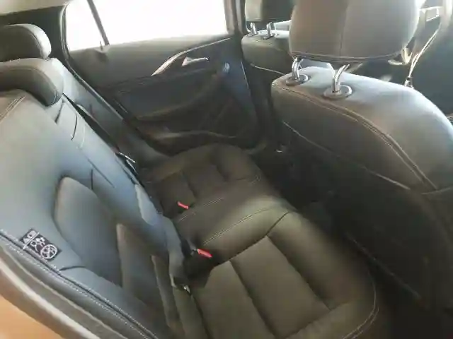 SJKCH5CR9JA002481 2018 INFINITI QX30 PURE-5