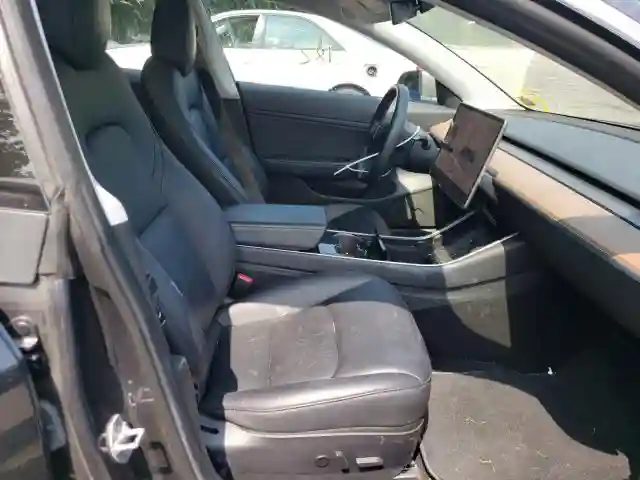 5YJ3E1EA1JF077680 2018 TESLA MODEL 3-4