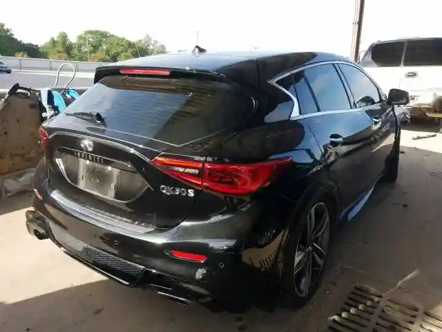 SJKCH5CP4JA003441 2018 INFINITI QX30 PURE-3