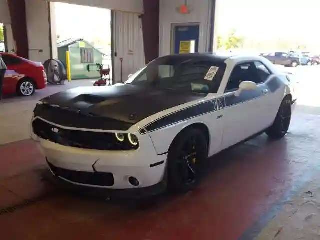 2C3CDZFJ4HH560380 2017 DODGE CHALLENGER R/T 392-1
