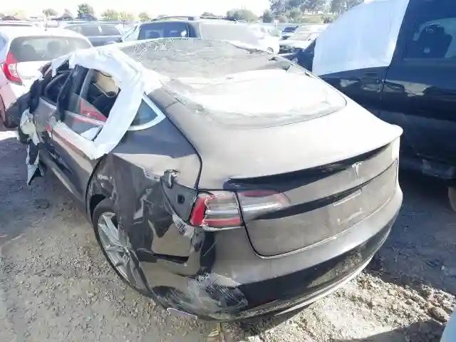 5YJ3E1EB7JF069656 2018 TESLA MODEL 3-2