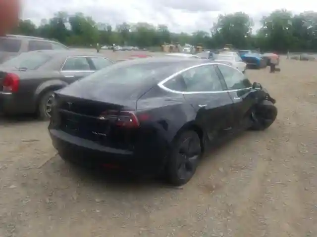 5YJ3E1EB3JF118884 2018 TESLA MODEL 3-3