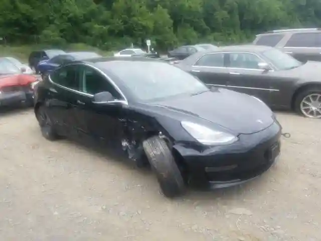 5YJ3E1EB3JF118884 2018 TESLA MODEL 3-0