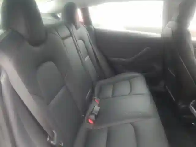 5YJ3E1EB3JF118884 2018 TESLA MODEL 3-5