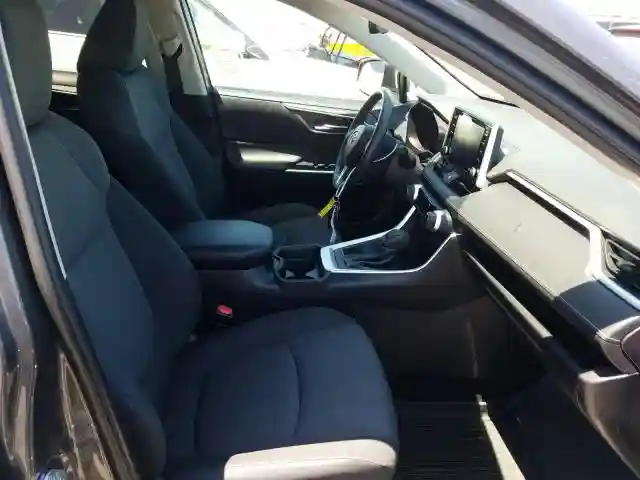 2T3P1RFV9KW027148 2019 TOYOTA RAV4 XLE-4