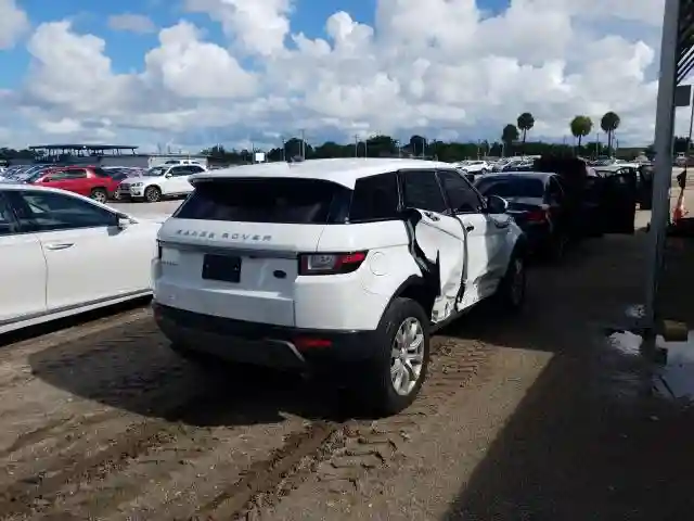 SALVP2RX9JH276394 2018 LAND ROVER RANGE ROVER EVOQUE SE-3