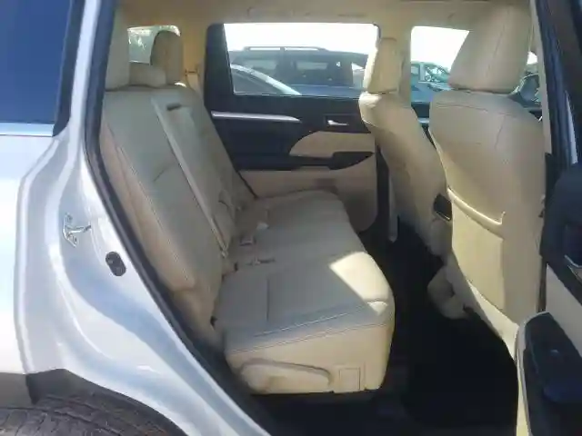 5TDJZRFH8KS626004 2019 TOYOTA HIGHLANDER SE-5