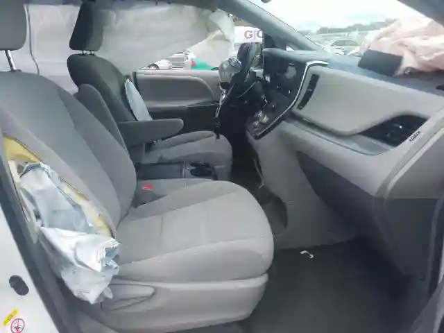 5TDKZ3DCXJS934329 2018 TOYOTA SIENNA LE-4