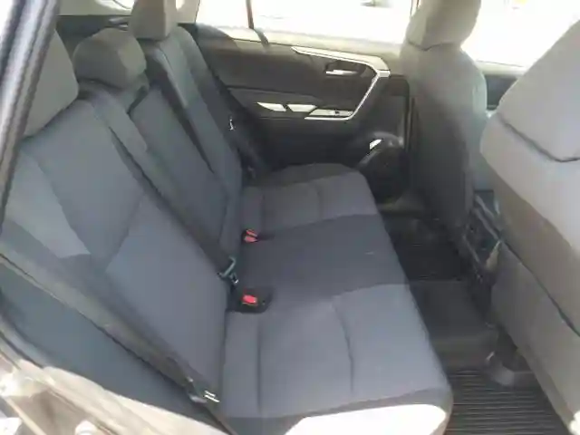 2T3P1RFV9KW027148 2019 TOYOTA RAV4 XLE-5
