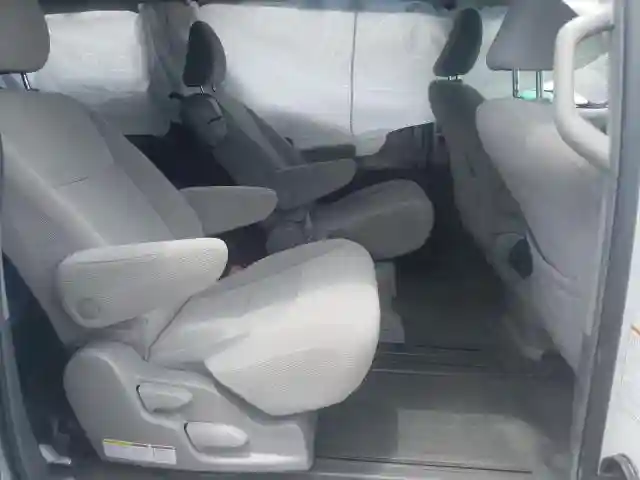 5TDKZ3DCXJS934329 2018 TOYOTA SIENNA LE-5