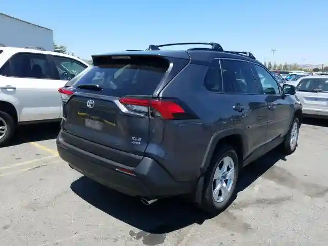 2T3P1RFV9KW027148 2019 TOYOTA RAV4 XLE-3