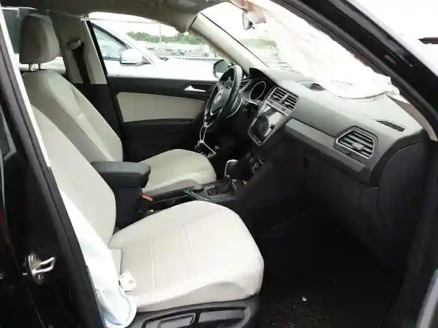 3VV2B7AX8KM175055 2019 VOLKSWAGEN TIGUAN SE-4