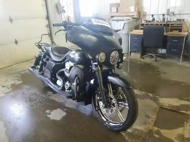 1HD1KRC38HB667096 2017 HARLEY-DAVIDSON FLHXS STREET GLIDE SPECIAL-0