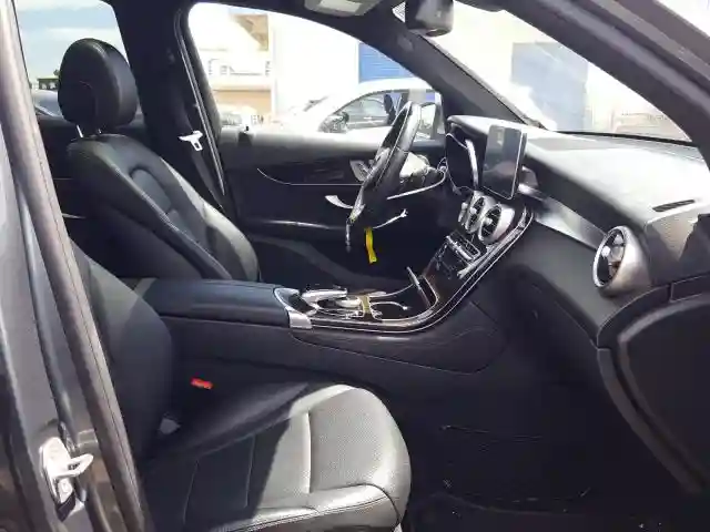 WDC0G4JB8HF135569 2017 MERCEDES-BENZ GLC 300-4