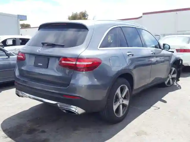 WDC0G4JB8HF135569 2017 MERCEDES-BENZ GLC 300-3