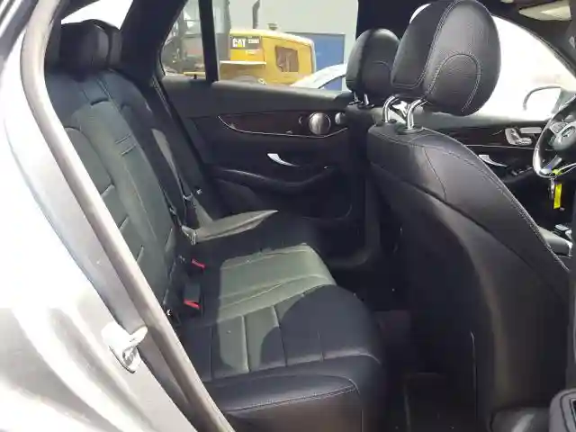 WDC0G4JB8HF135569 2017 MERCEDES-BENZ GLC 300-5