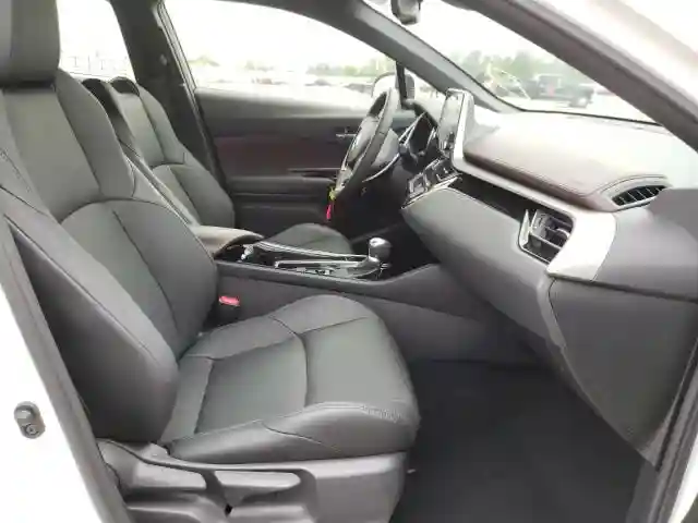 JTNKHMBX5K1041140 2019 TOYOTA C-HR XLE-4