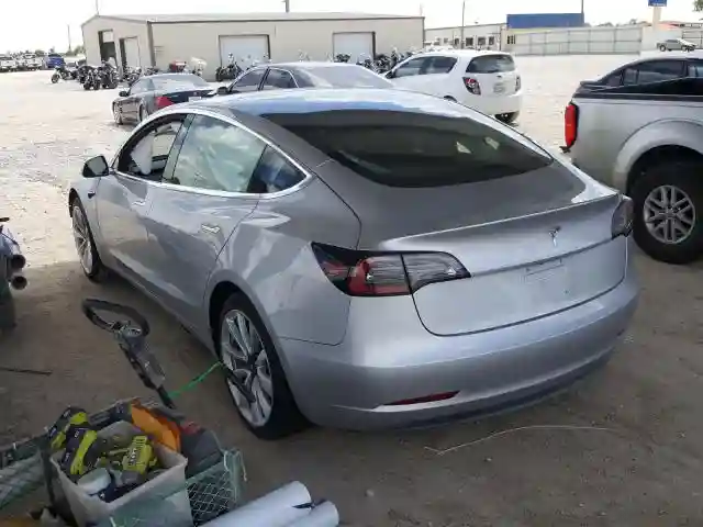 5YJ3E1EAXJF060893 2018 TESLA MODEL 3-2
