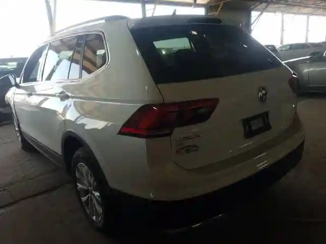 3VV3B7AX8KM016136 2019 VOLKSWAGEN TIGUAN SE-2