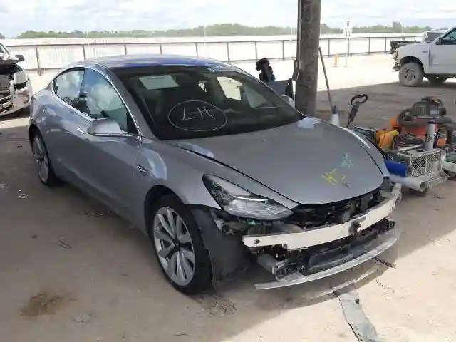 5YJ3E1EAXJF060893 2018 TESLA MODEL 3-0