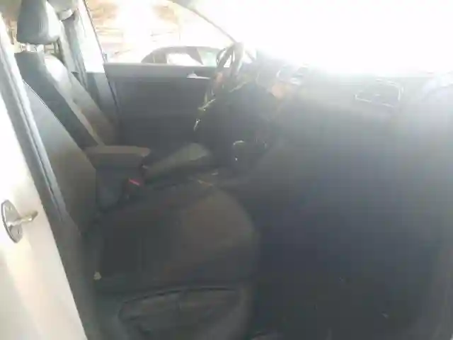3VV3B7AX8KM016136 2019 VOLKSWAGEN TIGUAN SE-4