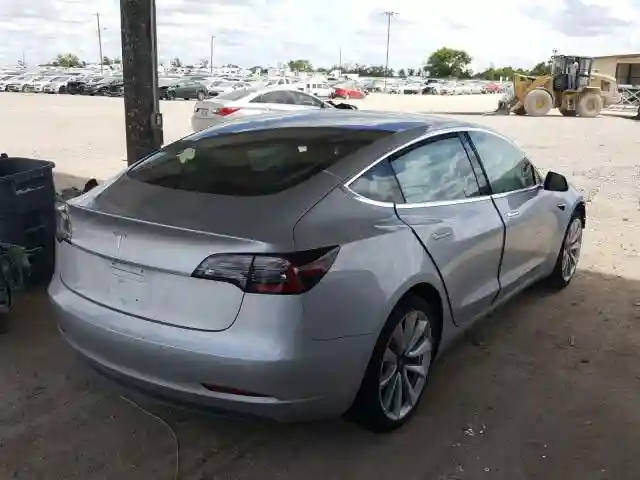 5YJ3E1EAXJF060893 2018 TESLA MODEL 3-3