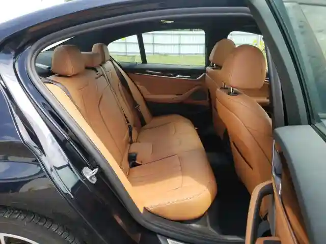 WBAJA7C59KWW18853 2019 BMW 530 XI-5