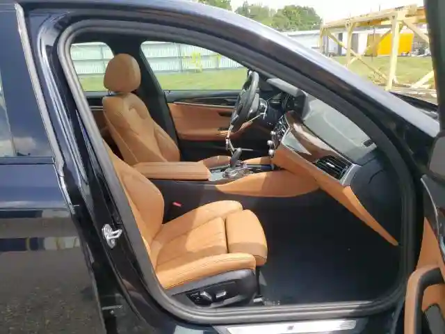 WBAJA7C59KWW18853 2019 BMW 530 XI-4