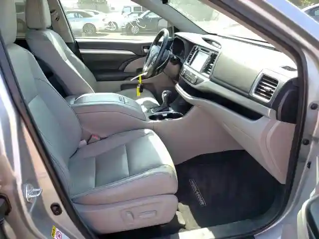5TDJZRFH5HS386726 2017 TOYOTA HIGHLANDER SE-4