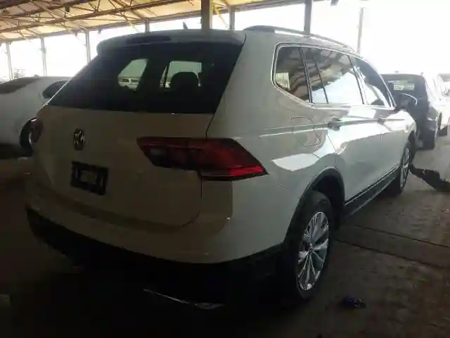 3VV3B7AX8KM016136 2019 VOLKSWAGEN TIGUAN SE-3