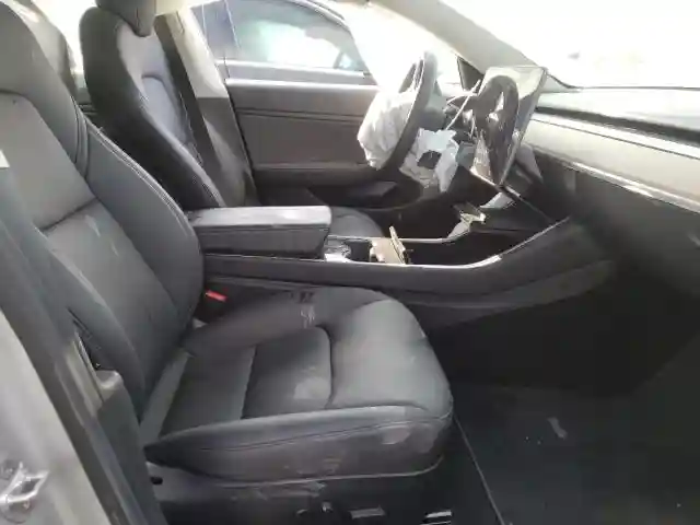 5YJ3E1EAXJF060893 2018 TESLA MODEL 3-4