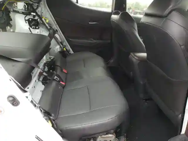 JTNKHMBX5K1041140 2019 TOYOTA C-HR XLE-5