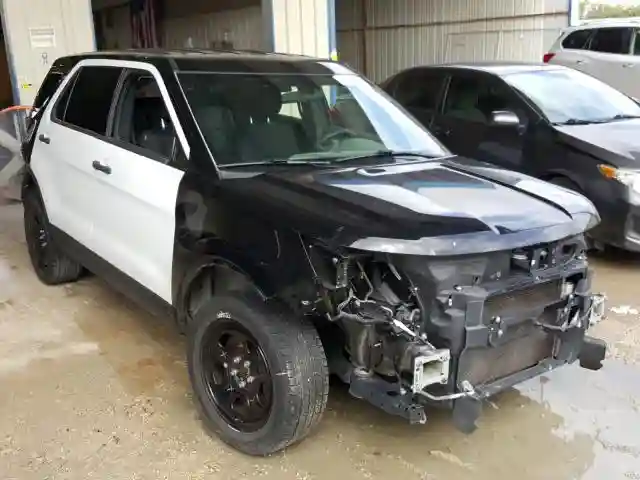 1FM5K8AR0JGA72168 2018 FORD EXPLORER POLICE INTERCEPTOR-0