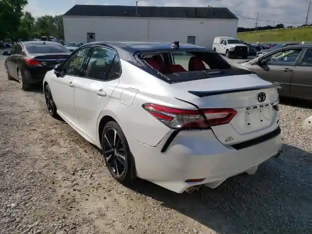 4T1BZ1HK8KU029523 2019 TOYOTA CAMRY XSE-2