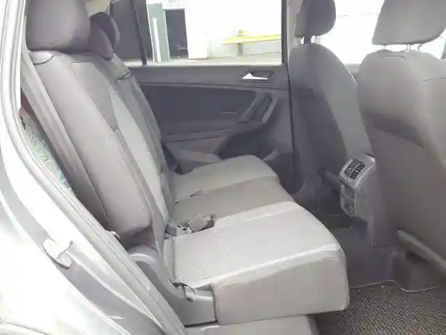 3VV0B7AX6KM046979 2019 VOLKSWAGEN TIGUAN S-5