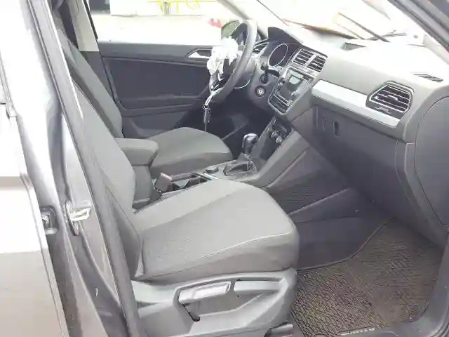 3VV0B7AX6KM046979 2019 VOLKSWAGEN TIGUAN S-4