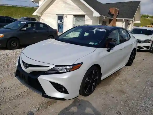 4T1BZ1HK8KU029523 2019 TOYOTA CAMRY XSE-1