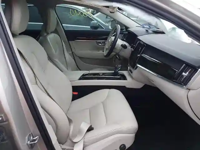 LVY982AK0JP032007 2018 VOLVO S90 T5 MOMENTUM-4