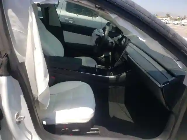5YJ3E1EA9KF322727 2019 TESLA MODEL 3-4
